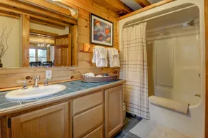 Rustic Elegance Log Home - Image 2