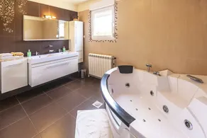 Haus mit Pool und Whirlpool für 5 Personen 15 km von Pula entfernt, ruhig - Image 5