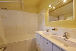 Sommerhus med udsigt til et slot - Image 2