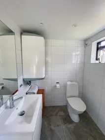 Guesthouse, not even a minute walk to the ocean - Image 4