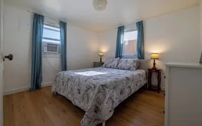 Just blocks from downtown! Cozy 2-bed, 1-bath home - sleeps 4. - Image 4