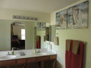 Art Gallery Vacation House - Image 4
