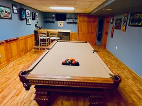 Large Cabin w/ Hot Tub & Pool Table – Lazy Bear Lodge - Image 2