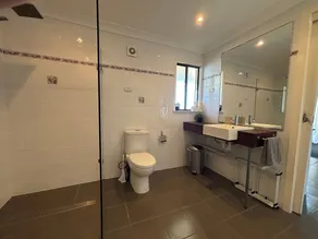 Pet-Friendly | 200m to Beach | Sleeps Large Groups | Beach Views | Air Con - Image 5