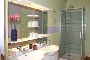 Jardin d'Hiver guest rooms with outdoor pool and jacuzzi - Image 2
