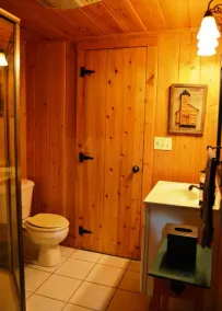 RIVERFRONT 2 STORY, 4 BR, 2 Bath, Washer/Dryer, HOT TUB, Pet Friendly - Image 3