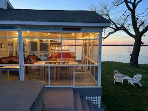 Waterfront, hot tub, screen porch, kayaks, SUP, pier fishing, private feel - Image 3