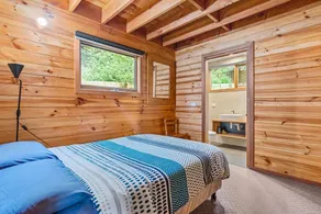 Stunning holiday home that has you feeling like you are in a Swiss chalet - Image 5
