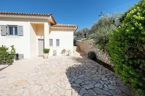 Luxury 4 Bedroom Villa With Private Pool and Panoramic Sea View - Image 4