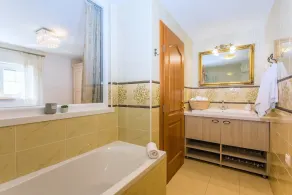 Maja mit 4 Schlafzimmern, beheiztem, privatem 32m2 Pool, Whirlpool, Fitnessraum, Sauna - Image 4