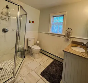 Cozy Greenport village cottage - Image 5