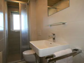Fin lejlighed i villa for 5 personer med WIFI, TV, balkon og kæledyr tilladt - Image 4