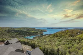 Crown Jewel / Table Rock Lake Views / Near Silver Dollar City / NEWLY REMODELED - Image 1