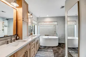 Spacious Modern Oasis with Pool, Hot Tub, and Putting in Scottsdale - Image 3