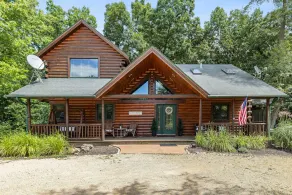 Secluded Spacious Cabin with Large Bedrooms and Huge Deck & Hot Tub - Image 5
