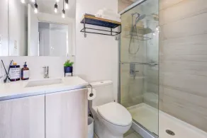 Next to Bmo/saddledome Downtown Calgary 2 bedroom Penthouse style condo sleep 6 - Image 4