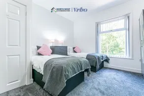 Chorley 3BR House | Ideal for Families & Contractors | Long Stays Welcome - Image 4