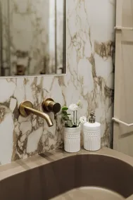 Plaza View Luxury Apartment, Alba - Image 4