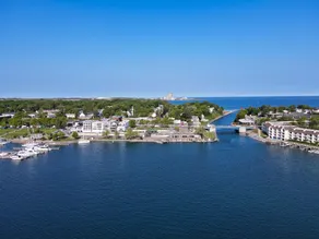 224 Edgewatern Inn | Waterfront Condo | Amazing Views | Pool, Hot Tub, Sauna - Image 3