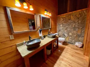 Bis zum 28. Juni - 100 $ RABATT Aufenthalt von 3 bis 6 Nächten bei Online-Buchung. Das New River Retreat bietet 6 geräumige Suiten am New River! WIFI, geräumig - Image 4