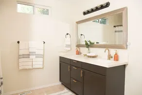  Charming Meridian House~ Amazing Location! - Image 4
