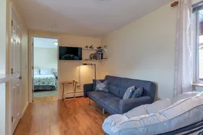 Large Open Concept 1BR/1Bath w Full Kitchen - Image 5