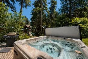 Lil Bigfoot Chalet 2 Bedroom Home by NW Comfy Cabins by RedAwning - Image 2