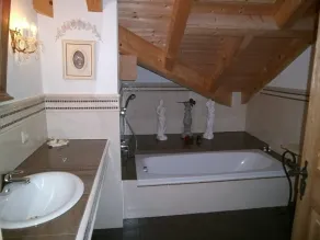 Comfort apartment \"Liesl\" with pool & fantastic views in the alpine hut atmosphere - Image 4