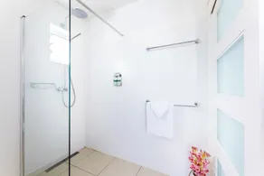 Garden View Deluxe Suite - Image 3