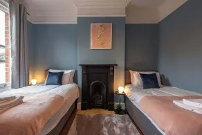 Spacious 2BR Reading Home w/ Garden & Sofa Bed - Image 5