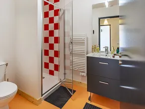Spacious Sologne Retreat: Accessible, 5 En-Suite Bedrooms, Parking, BBQ, Pet-Friendly - Image 3
