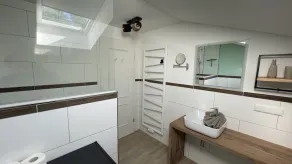 Wundervolle Dachgeschosswohnung mit Balkon und Blick ins Grüne - Image 3
