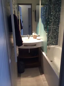 Splendid T2 med syd balkon højt gulv fuldstændig renoveret i 2015. - Image 3