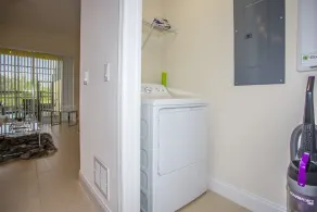 Appartement adapté aux familles avec internet haut débit, jardin et piscine | Vue lac - Image 2