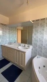Beautiful spacious house, comfortable, quiet. while being close to shops - Image 3