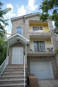 Room K Divine Villa and Resorts 5mins to EWR Airport and 4mins to Penn Station Newark, New York - Image 3