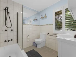 The Palms - Beach Retreat with Pool, Garden, BBQ - Image 3