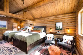 Beautiful Log Cabin in Paradise Valley, Montana - Image 4