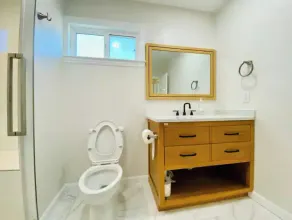 Remodeled 3BR Home, 4-Car Parking, Sleeps 10, Silicon Valley - Image 2