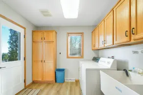 Awesome Lake Getaway On Beautiful Green Lake - Image 2