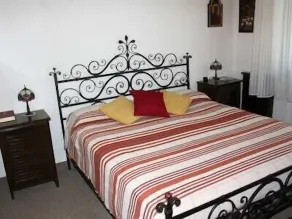 Élégante villa entourée d'un grand jardin à la disposition des clients - Image 3