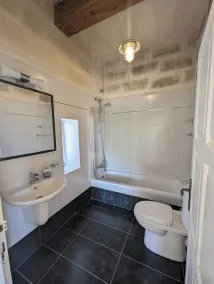 Grande ferme moderne avec piscine privée et barbecue, vue imprenable, emplacement idéal - Image 2