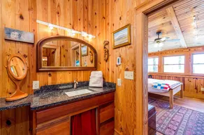 Abgelegene und abgelegene \"Mountain Breeze\" Cabin Getaway - Image 3