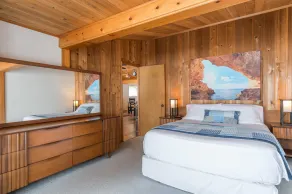 Waterfront Cottage on the Lake with Game Room & Sunroom - Image 5