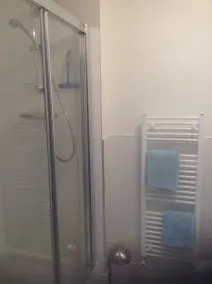 APPARTEMENT MODERNE PRISTINE, ACCÈS PRIVÉ À LA PLAGE, VUE IMPRENABLE SUR LA MER - Image 3