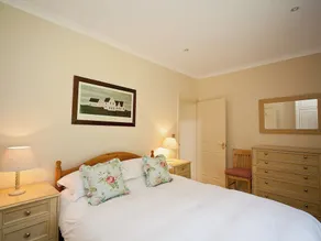 2 bedroom accommodation in Nr. Lyme Regis - Image 4