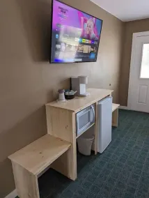 The Greenland Motel - Room No. 7 - Image 4