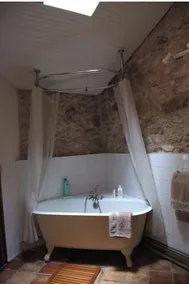 Restored Farmhouse with stunning river views, private pool and games room - Image 2