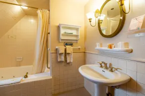 Saddleback Inn at Lake Arrowhead - Image 4