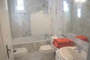 Chalet ved Torrelodones, 25 min fra Madrid. Opvarmet pool og have deles med ejeren. wifi - Image 3